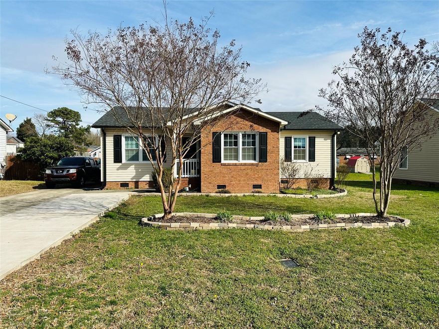 Great 3 Bedroom 2 Full baths on a nice level lot with a custom built 12X12 storage building in the back yard.
Enjoy the outdoors from the back porch-
New water heater in 2023- new deck in 2021
No HOA-
Nice driveway for multiple vehicles.
Motivate seller!! Submit all Offers.