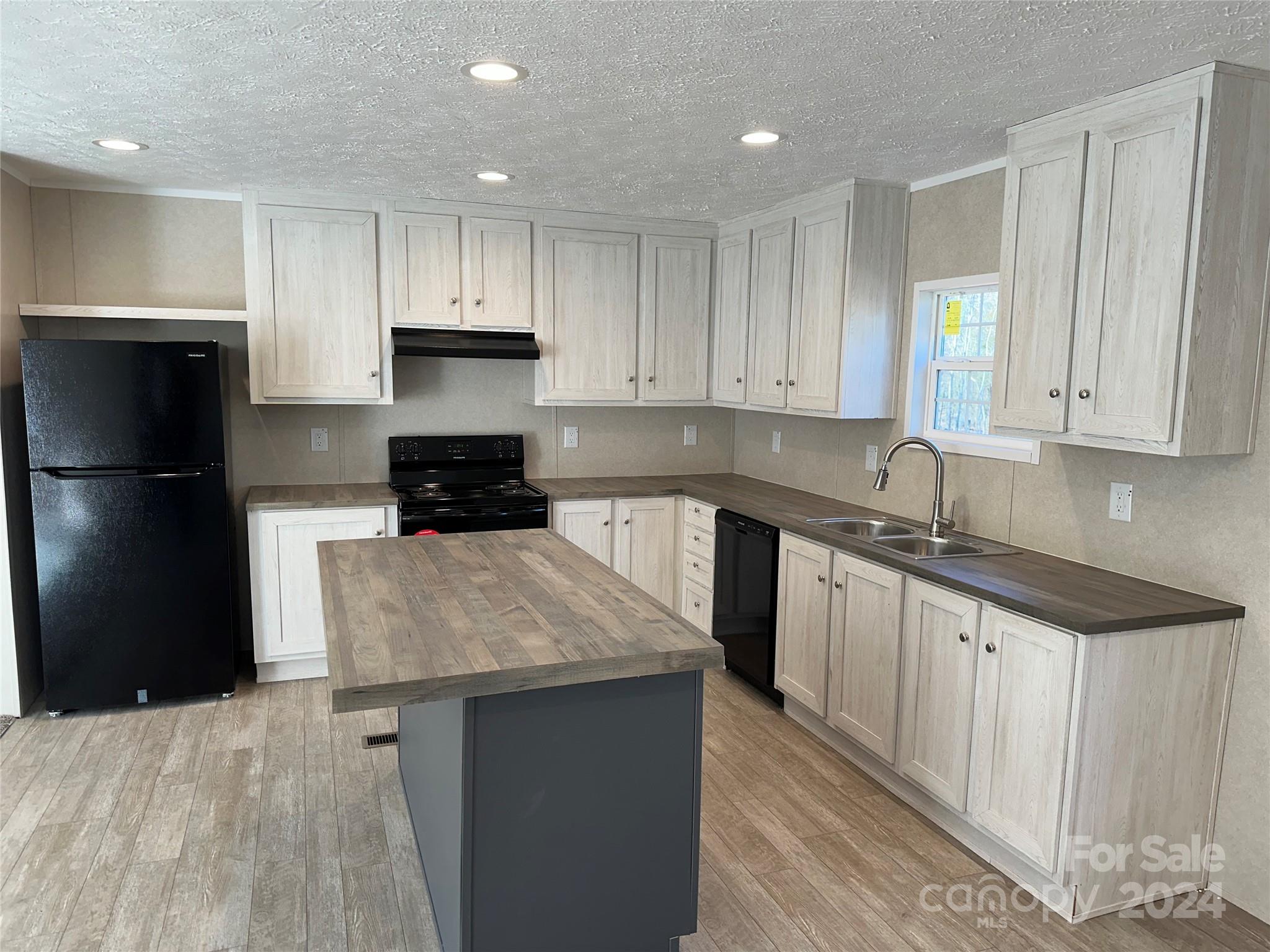 Victorias Landmark - Residential