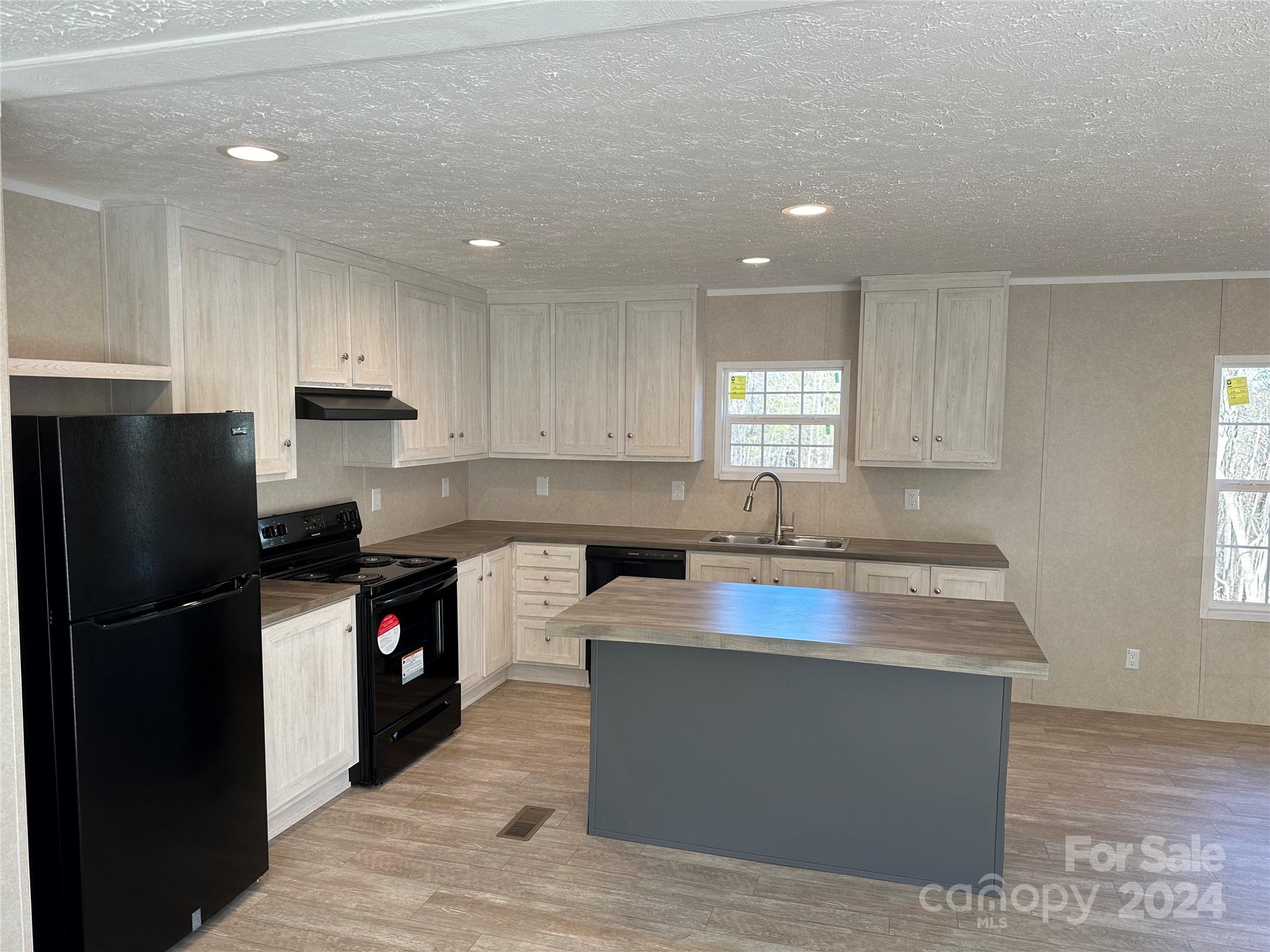 Victorias Landmark - Residential