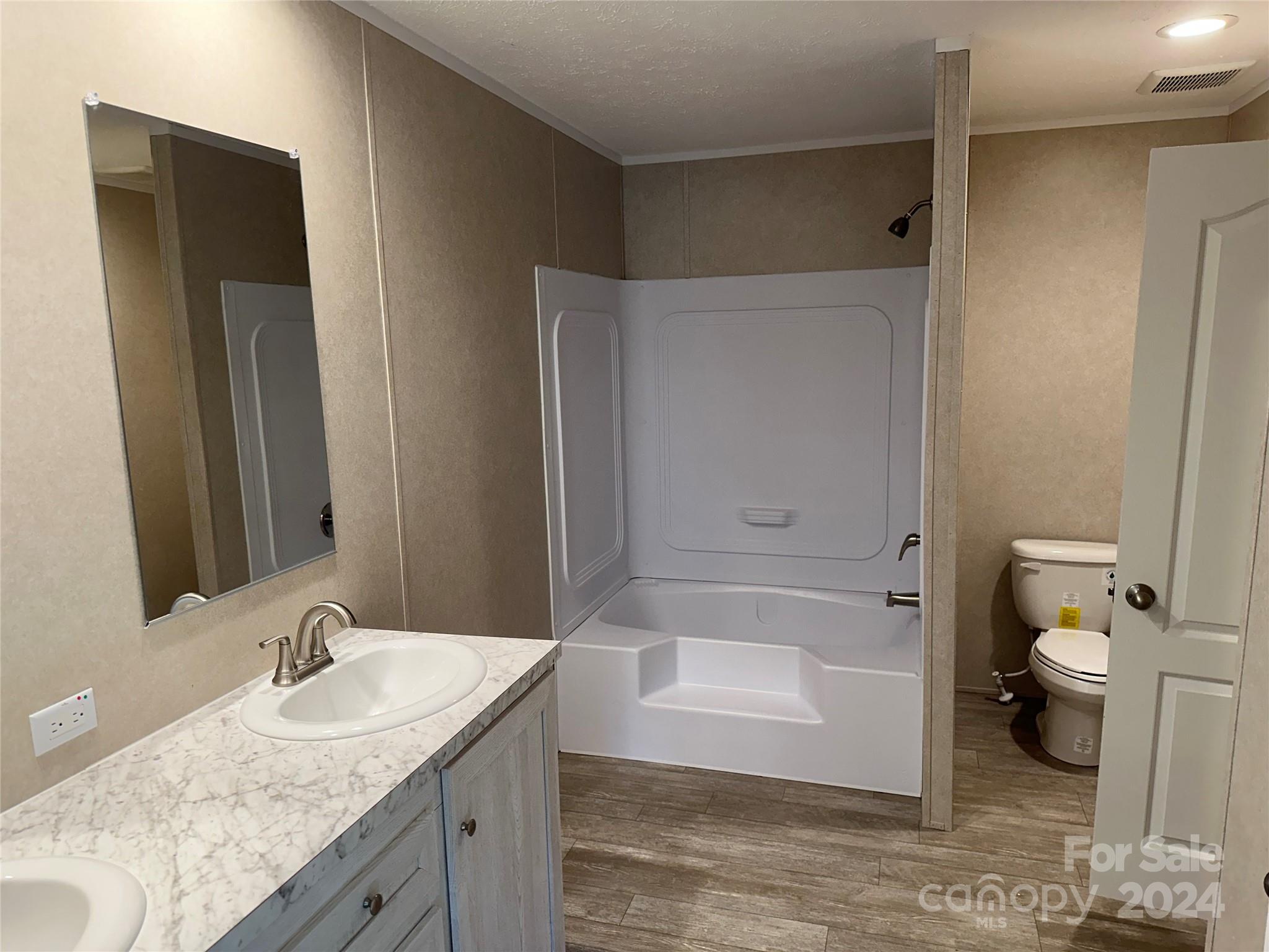 Victorias Landmark - Residential