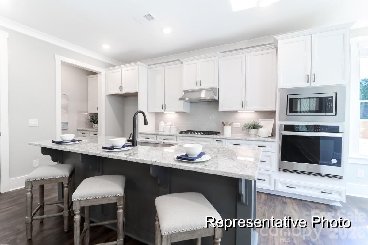 1863 Climbing Rose Court 17