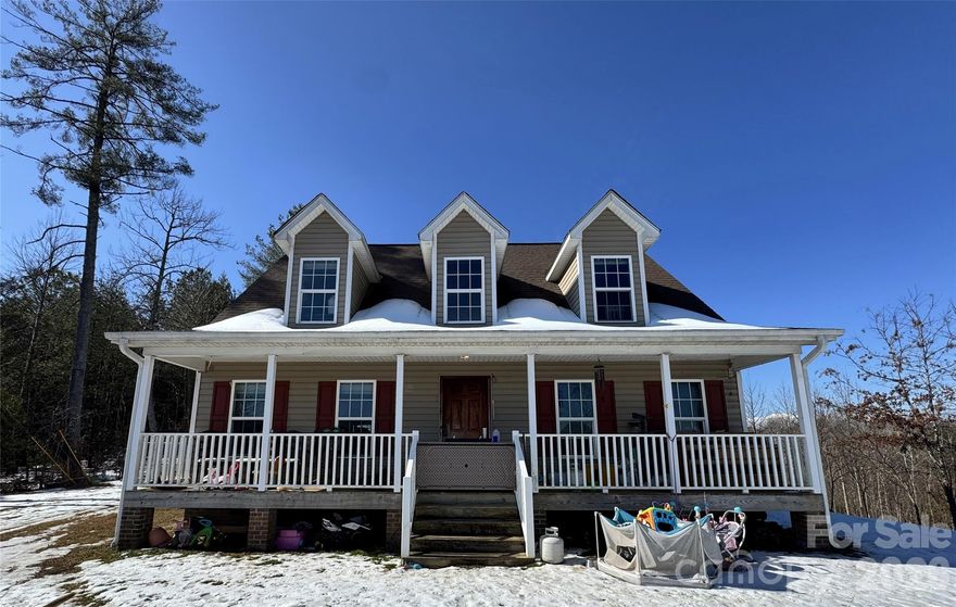 13.65-acre property built in 2017 with 2000 SqFt of creek!! Great property with plenty of potential and ready for your personal touch! This home is perfect for those eager to apply some TLC and creative vision to make it truly shine. Ideal for a Family looking to craft their dream space to create many lasting memories! Don’t miss this chance to transform a gem into your masterpiece!