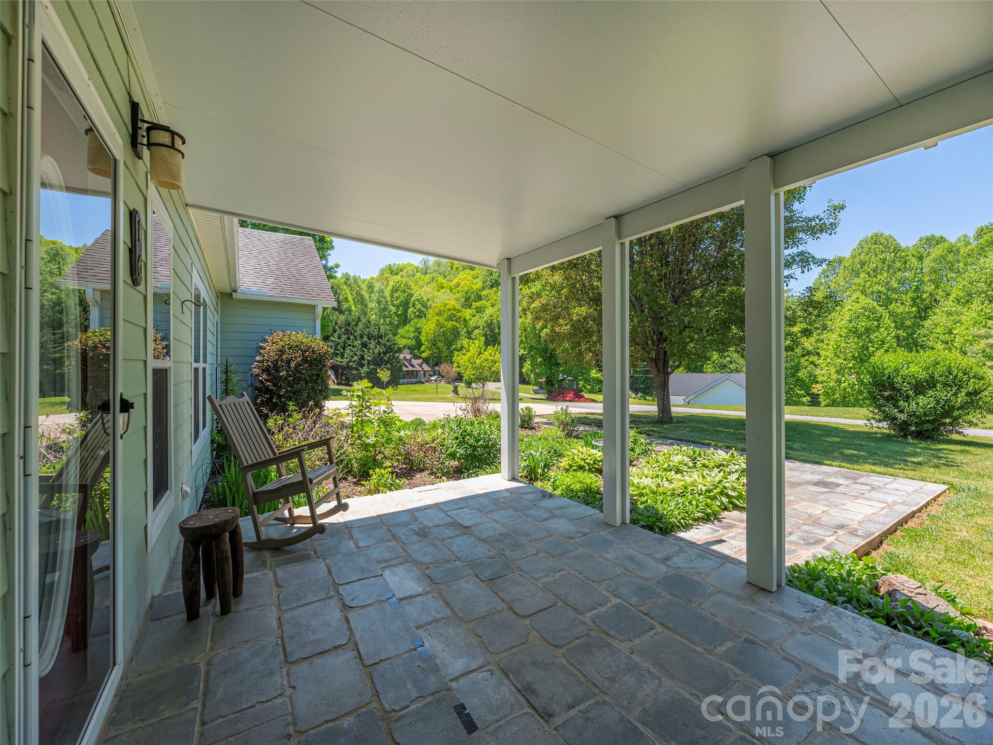 16 Chinaberry Court