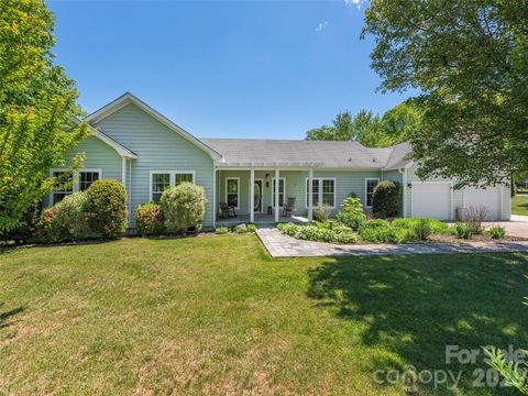 Photo of 16 Chinaberry Court, Waynesville, NC 28785 (MLS # 4381065)