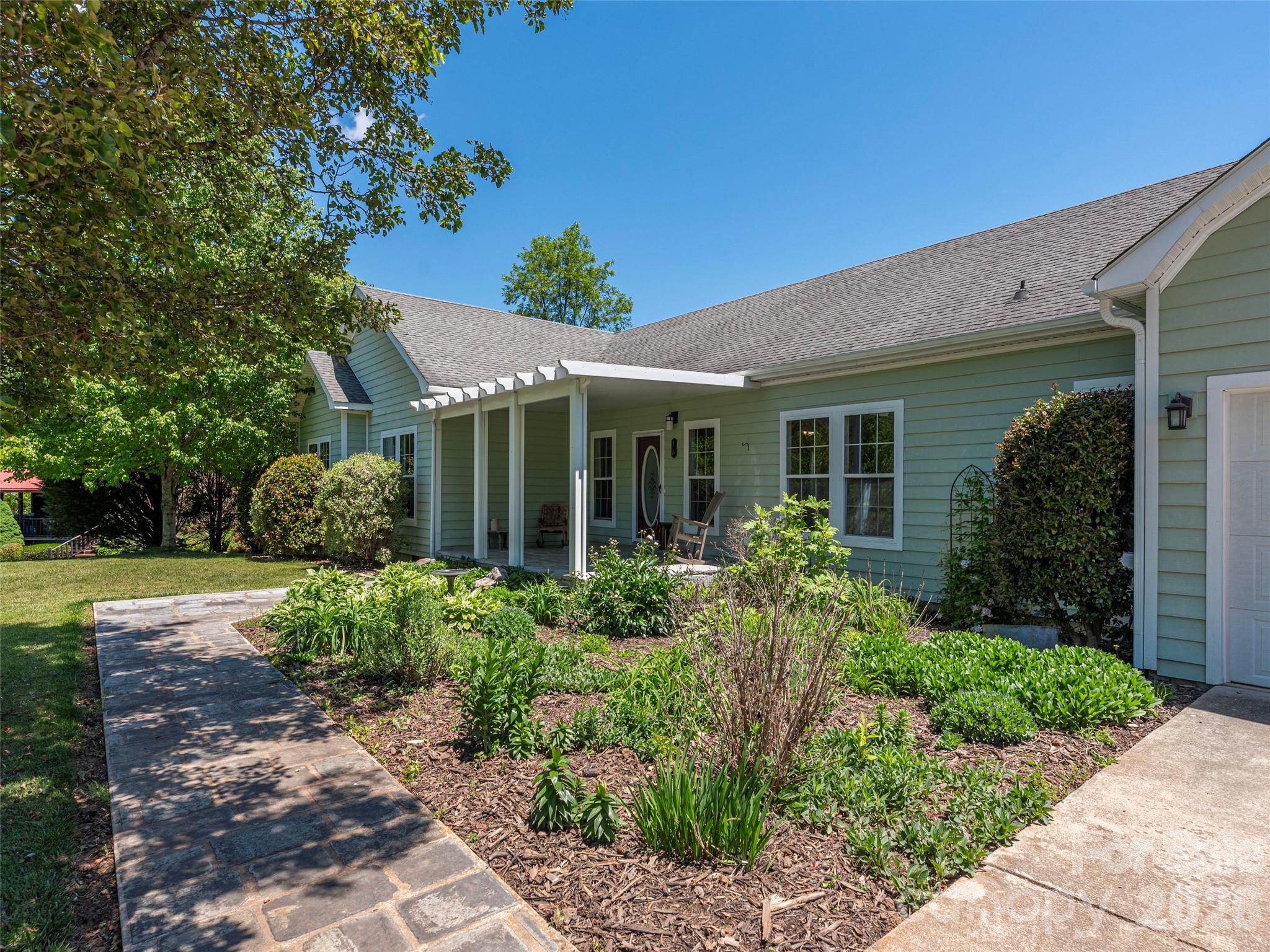 16 Chinaberry Court