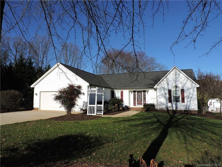 Impressive updating in this well maintained home in Forest Hills. Granite counters in kitchen - tile flooring-
stainless appliances - granite sinks in both bathrooms. Private owners suite - jetted tub with glass block window.
Walk-in-closet. Lot extends to street behind home - landscaped areas in front and back.
Storage building - SECURITY - must have appointment