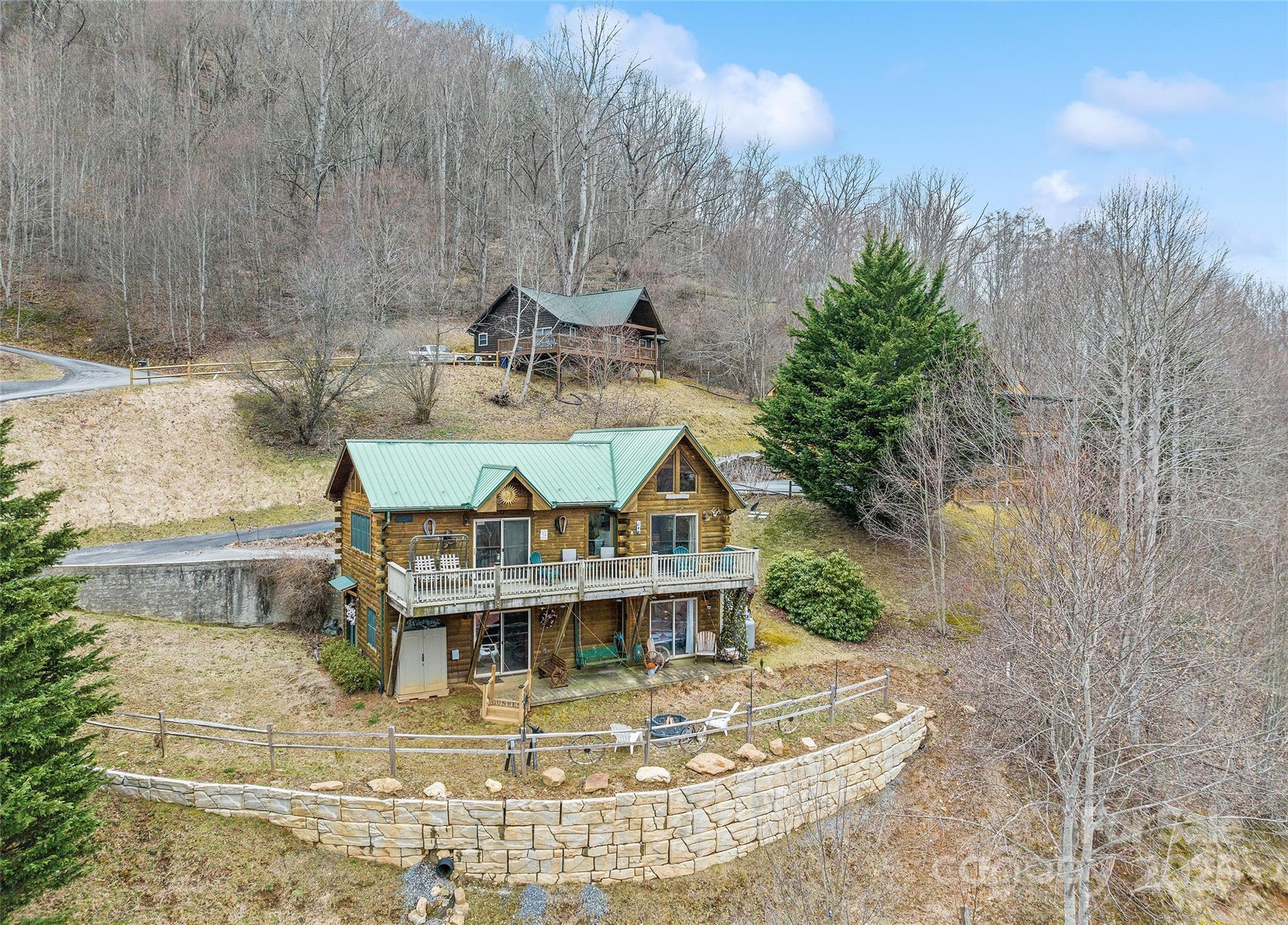 16 Hiawatha Drive