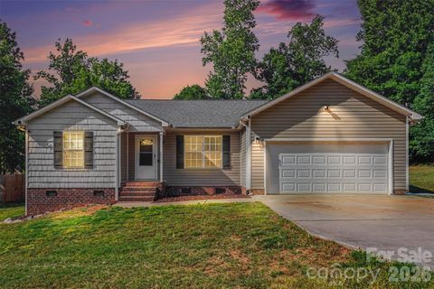 Photo of 150 Swann Crossing Lane, Statesville, NC 28625 (MLS # 4384657)