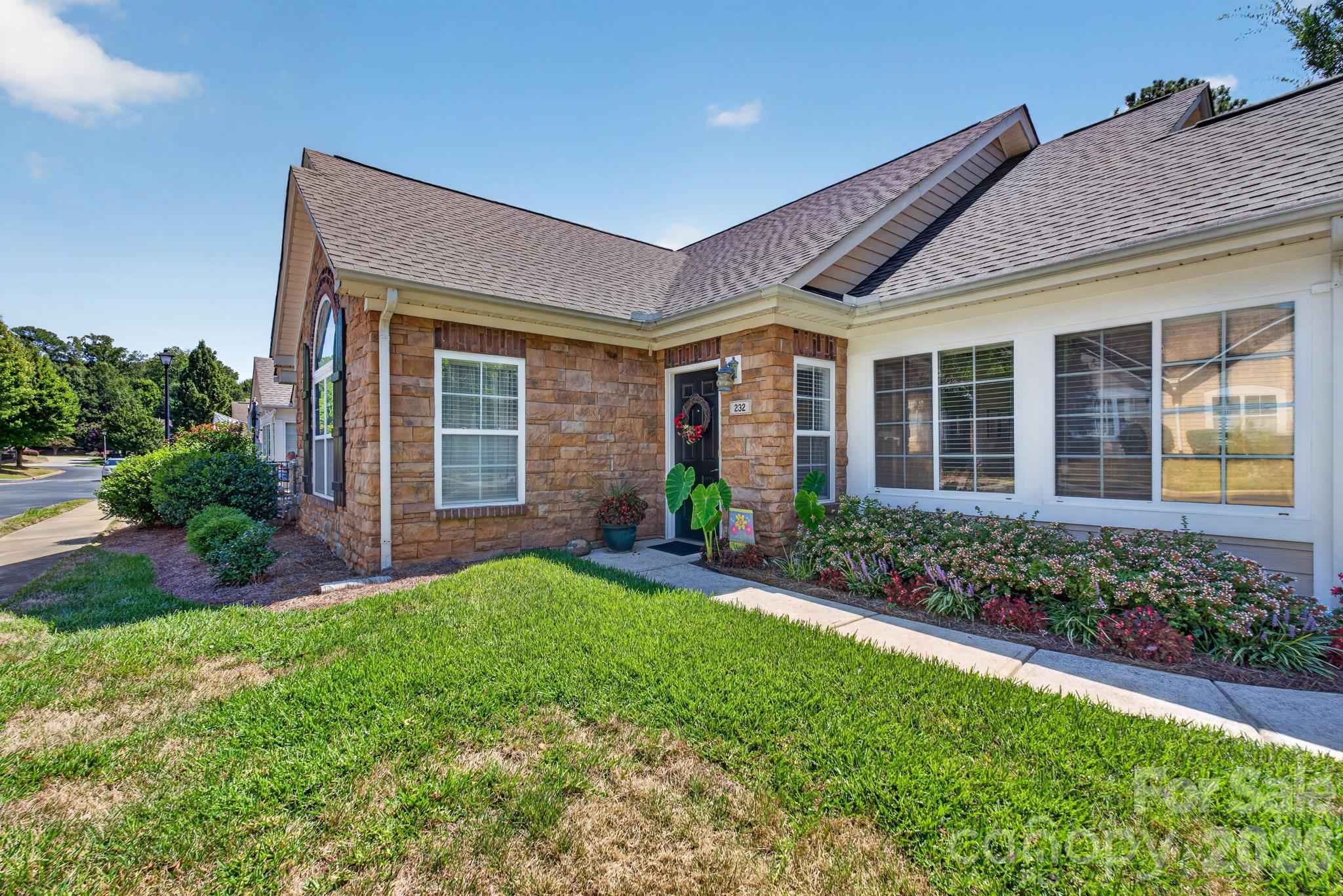 232 Lone Oak Circle