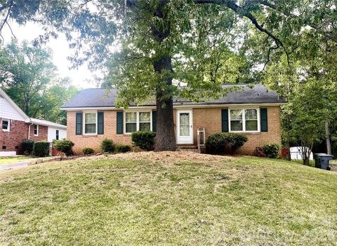 Photo of 3200 Markland Drive, Charlotte, NC 28208 (MLS # 4371589)