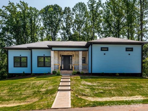 2004 Plain Field Drive Bessemer City NC 28016