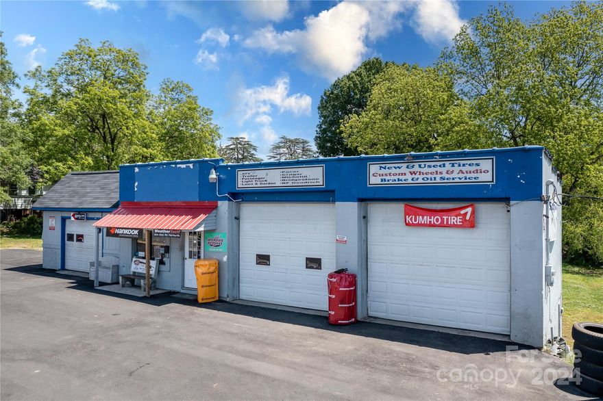 Great building to start your own business in the heart of Maiden, zoning C-1 allows opportunity for variety of business concepts.  Located on Carolina Ave with high Visibility, 1600 sqft building with office, 2 garage bays/storage space, 3 roll up garage doors,2 bathrooms. New Lot pavement 2023, Roof replaced 2022,