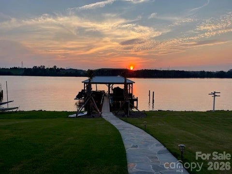 Photo of 8838 Lynn Parker Lane, Charlotte, NC 28278 (MLS # 4419894)