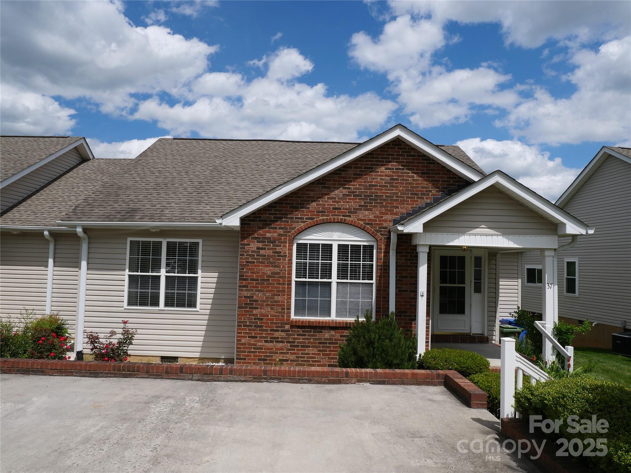 37 S Woodridge View Court