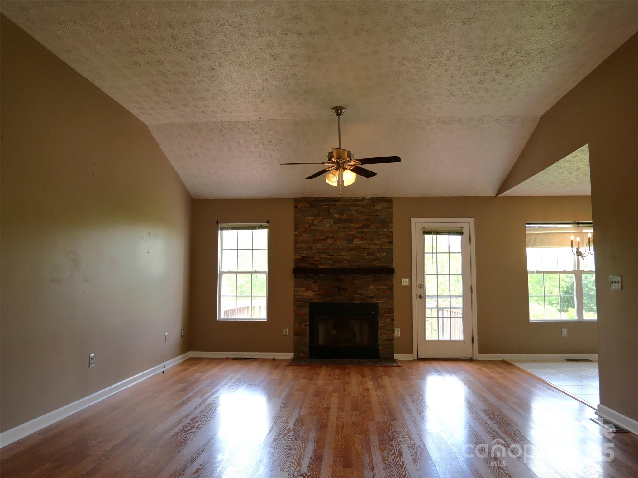 37 S Woodridge View Court