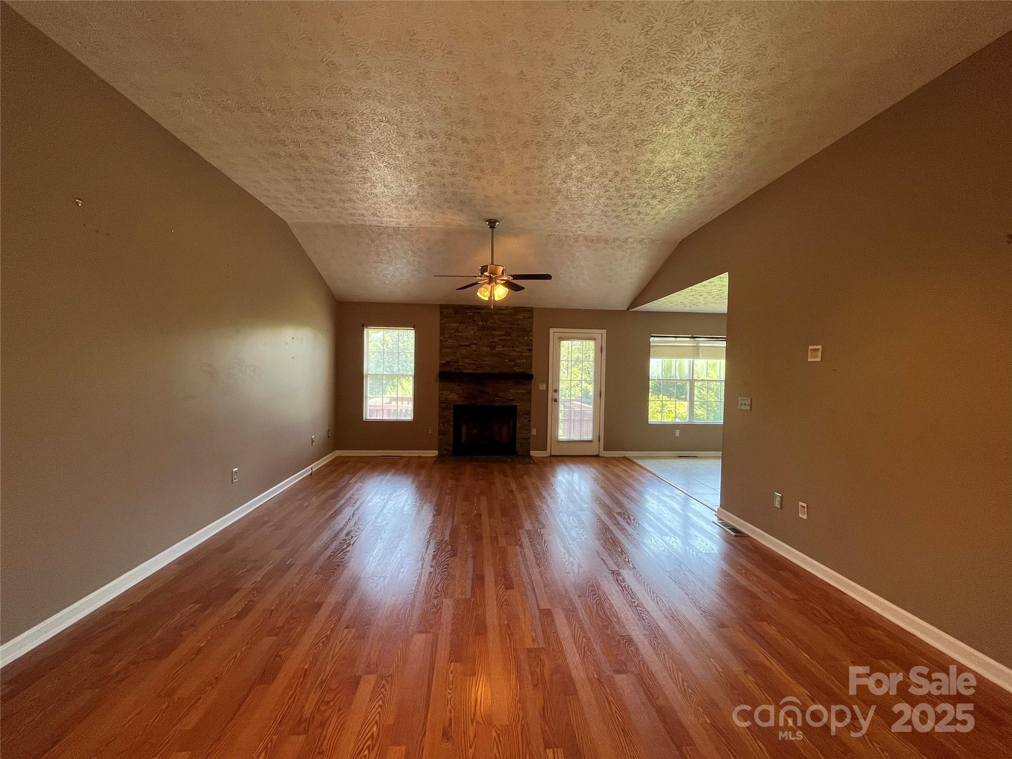 37 S Woodridge View Court