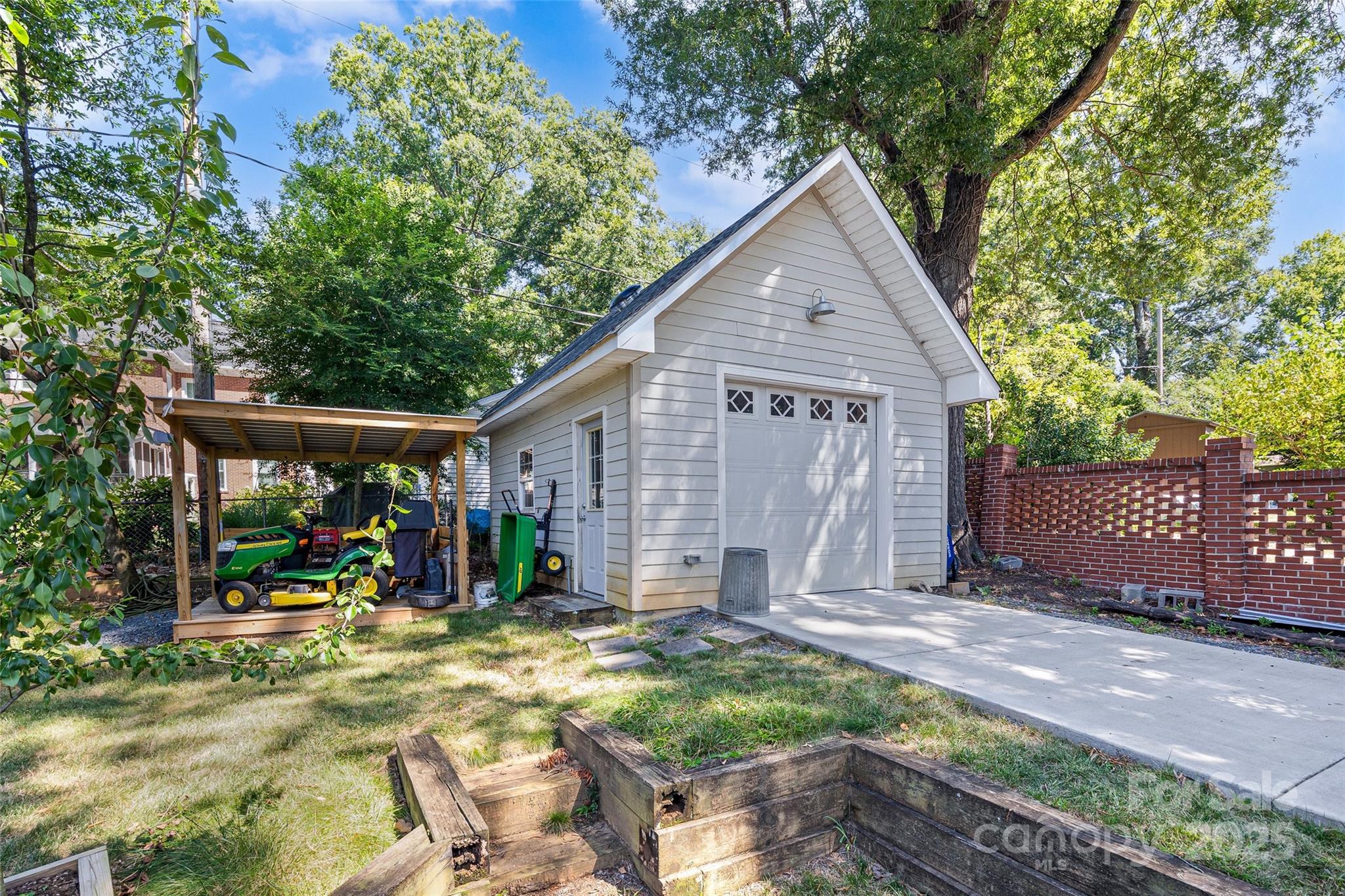 Seventeen Acres - Residential