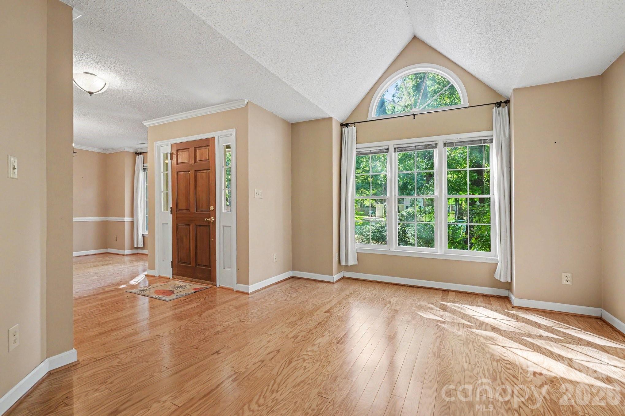 3032 Oakcroft Drive