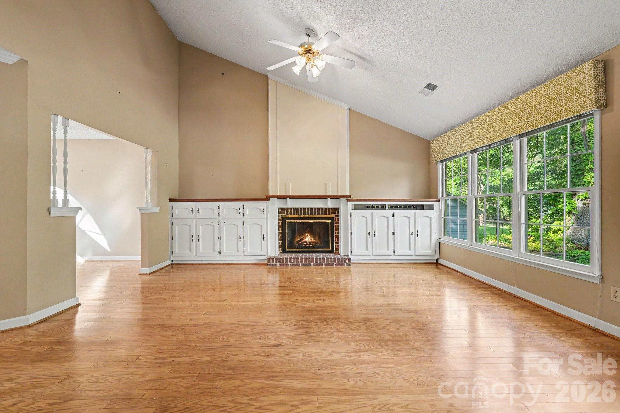3032 Oakcroft Drive