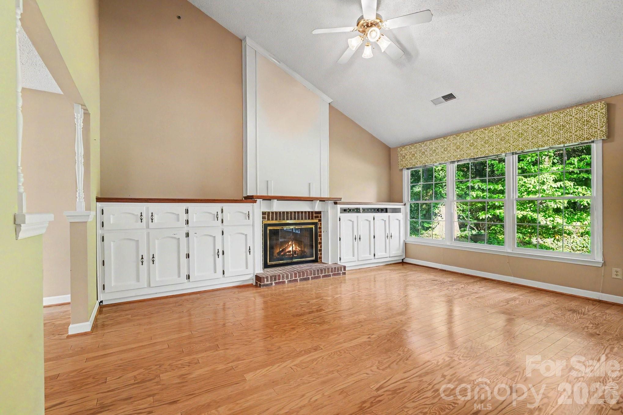 3032 Oakcroft Drive