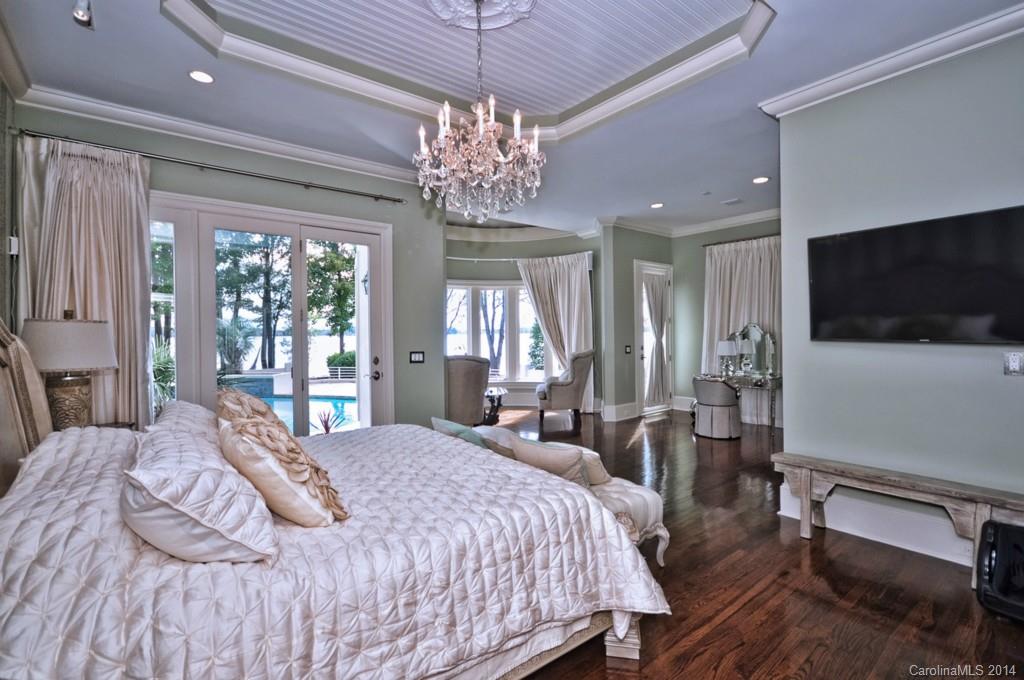 The Peninsula - Residential