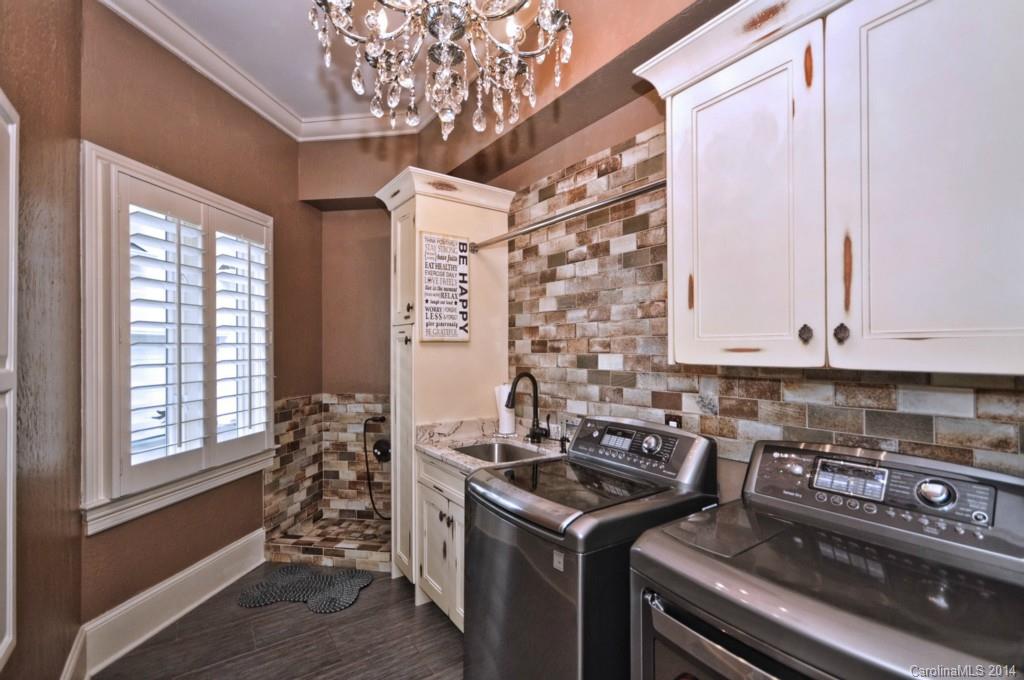 The Peninsula - Residential