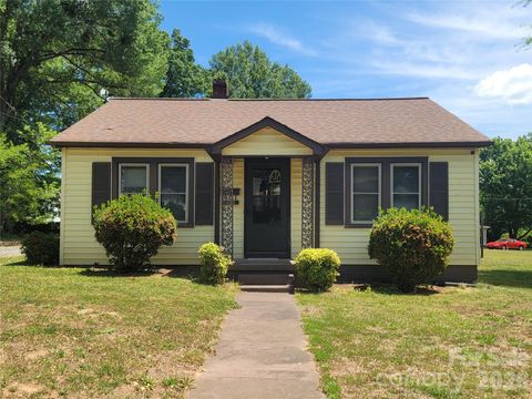 Photo of 320 Cook Street, Mooresville, NC 28115 (MLS # 4382222)