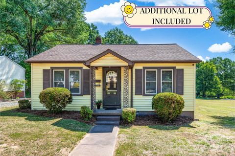 Photo of 320 Cook Street, Mooresville, NC 28115 (MLS # 4382222)