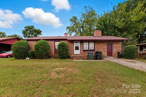 Photo of 2707 Mason Street, Monroe, NC 28110 (MLS # 4298694) Photo of 2707 Mason Street, Monroe, NC 28110 (MLS # 4298694)