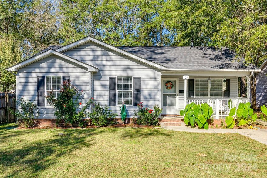 Lovely house in a cul de sac looking for it's next owner! This house features a good size fenced in backyard perfect for entertaining and an open concept floorplan. This would make a perfect first home or investment property. Schedule your showing today! 

Please note: It is being sold AS-IS, no known problems. Fence was added and front rails on front porch were added by owner, no permits pulled.

Washer and dryer does NOT convey.