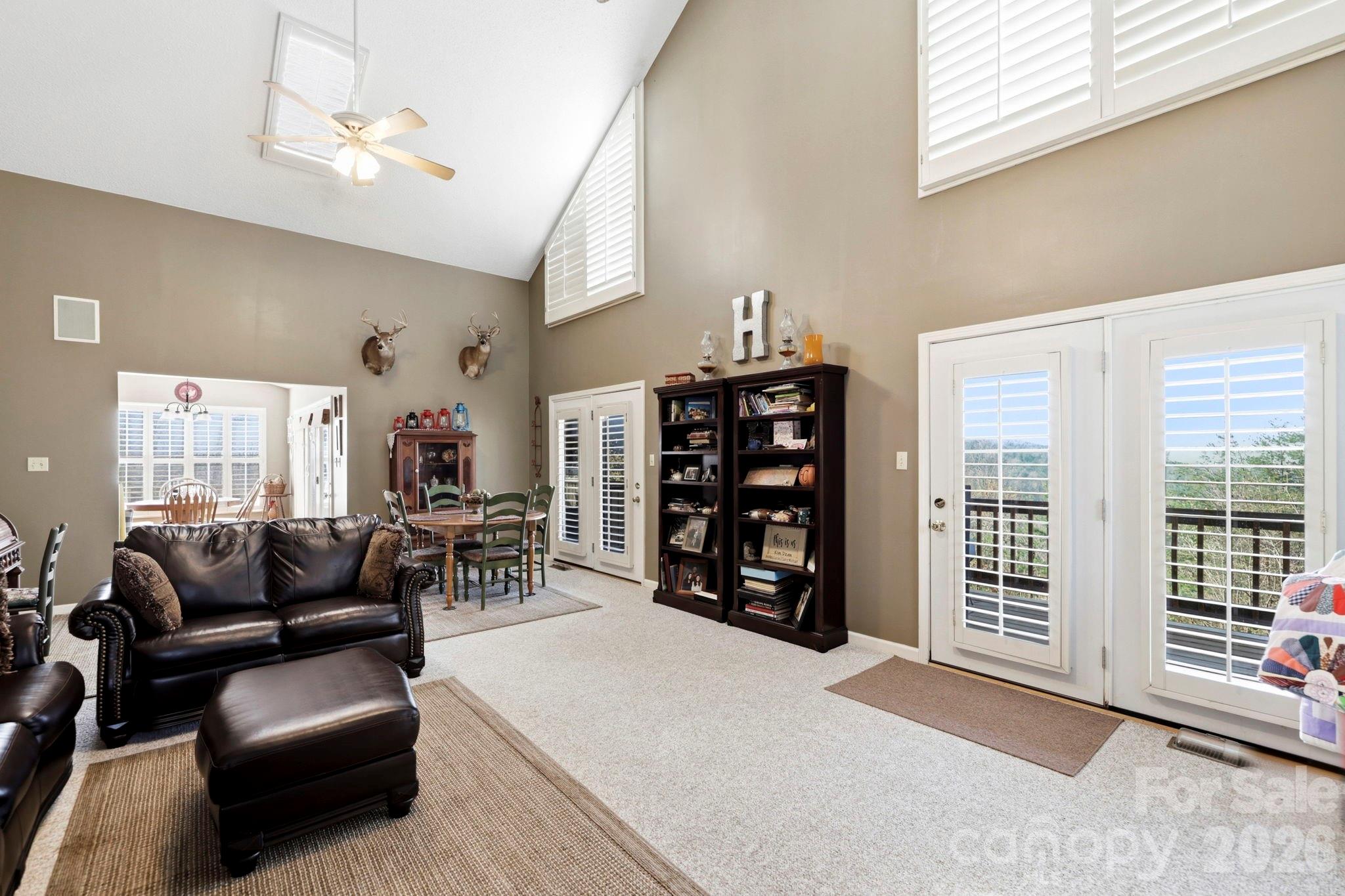 1489 Round Mountain Road