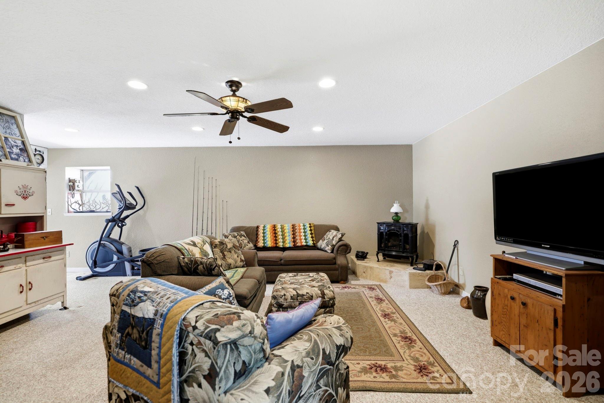 Round Mountain - Residential