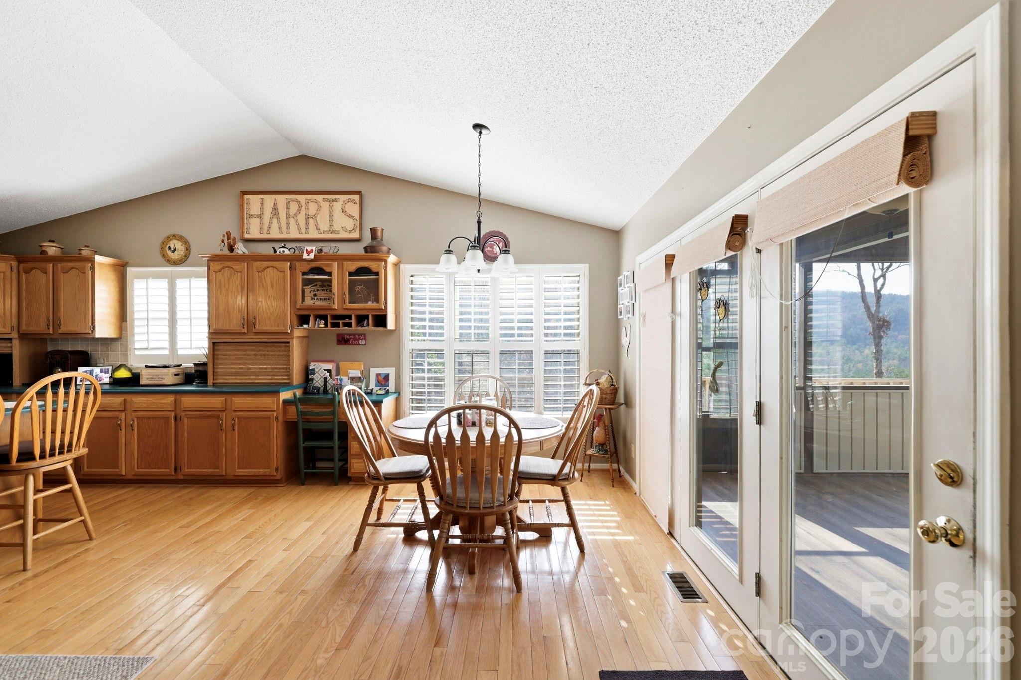 Round Mountain - Residential