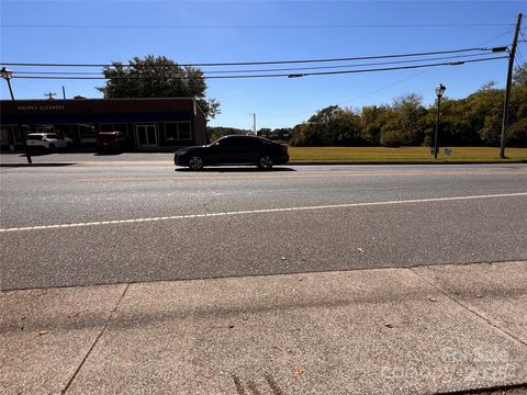 Photo of 401 1st Street W #1-7, Conover, NC 28613 (MLS # 4311928)