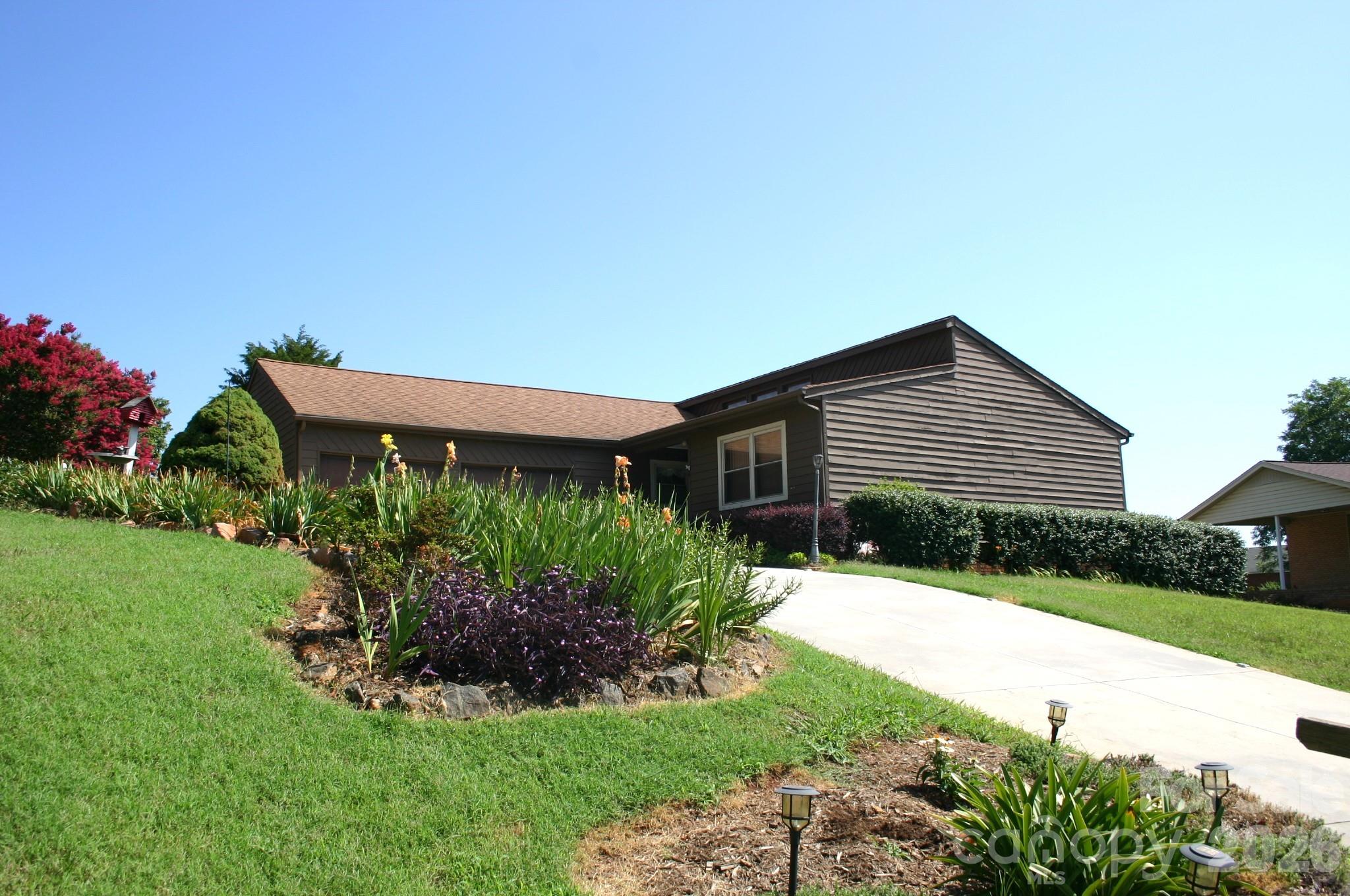 1647 Woodridge Circle