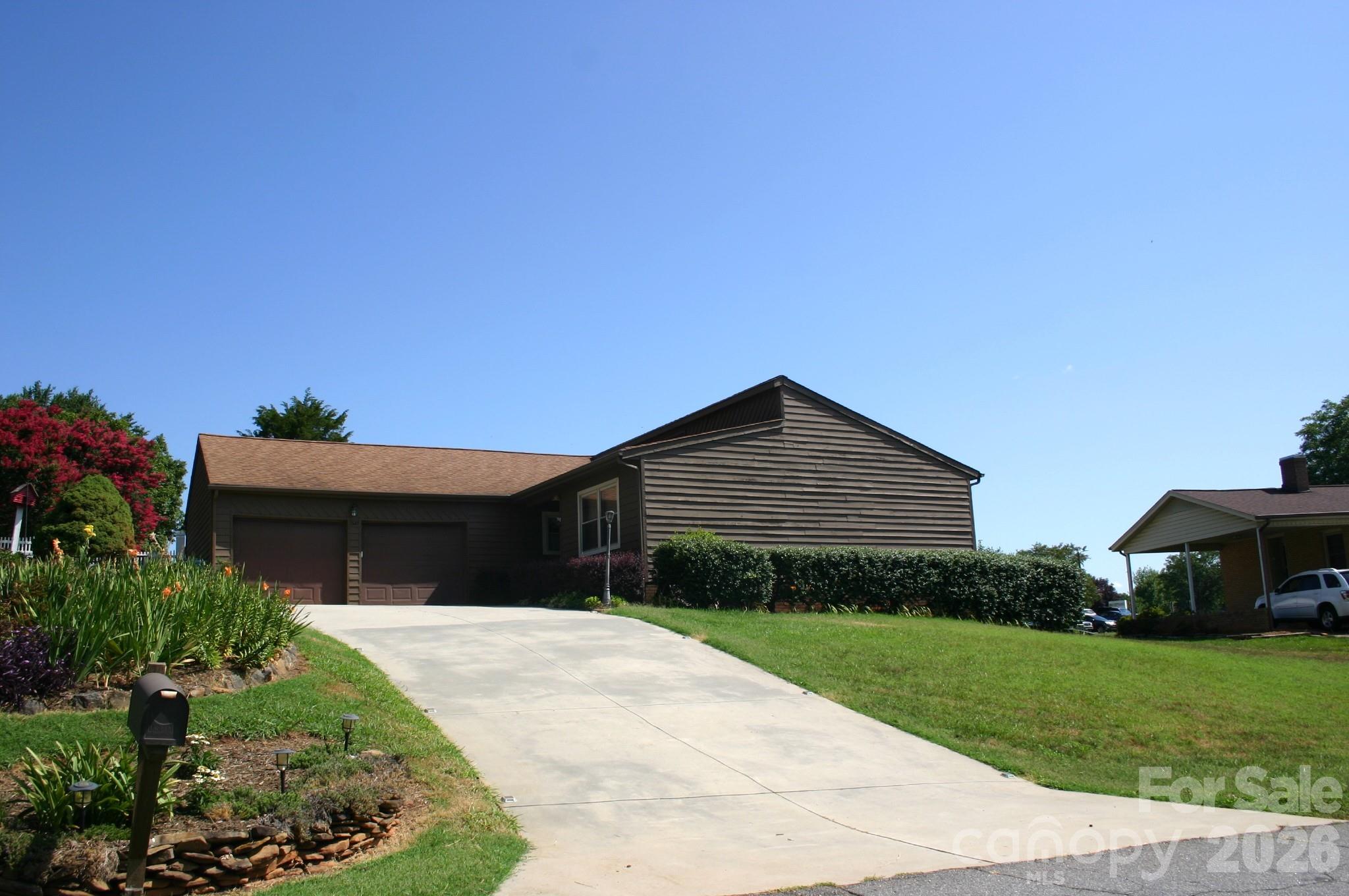 1647 Woodridge Circle