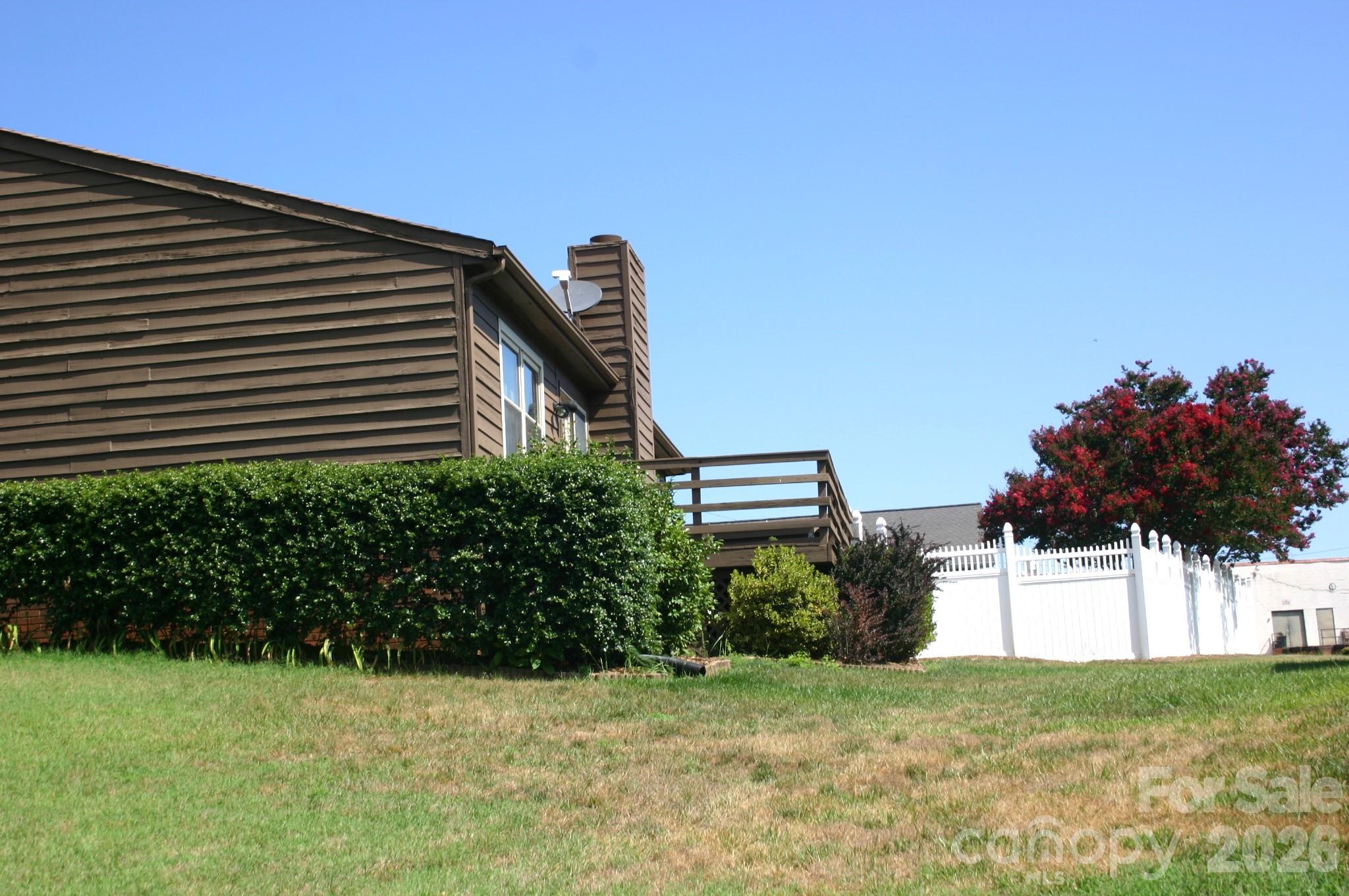 1647 Woodridge Circle