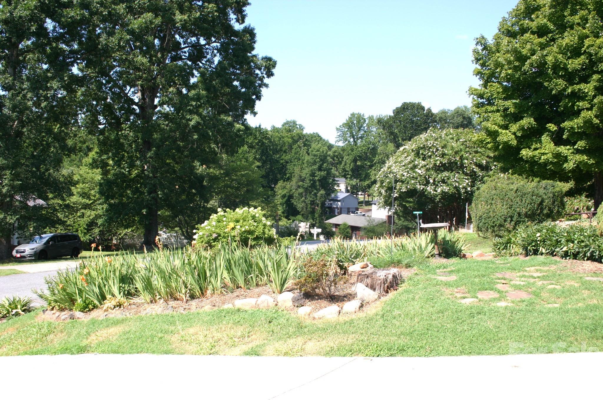 1647 Woodridge Circle