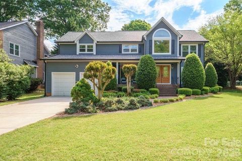 Photo of 12504 Cliffcreek Drive, Huntersville, NC 28078 (MLS # 4370669)