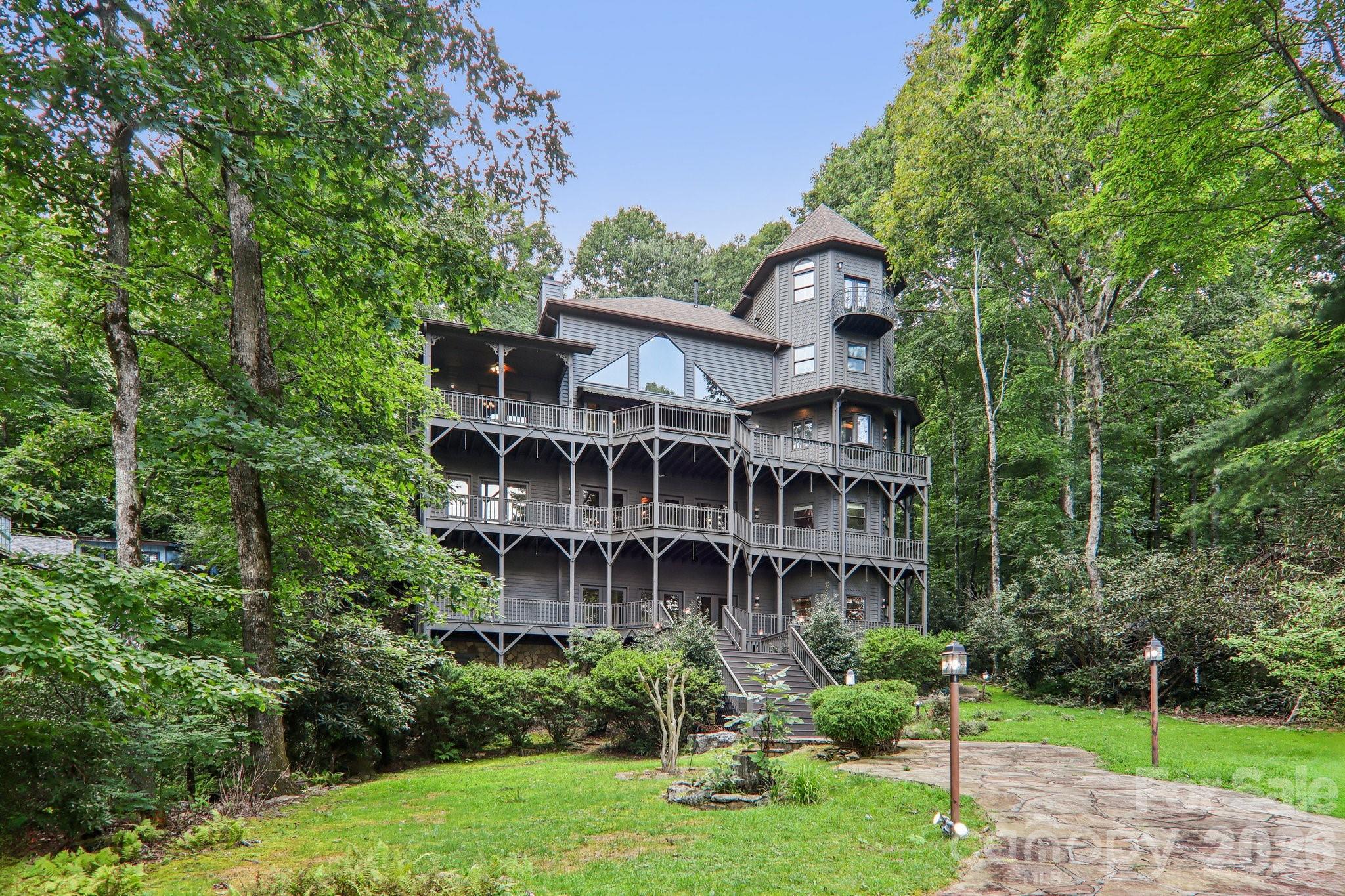 596 W Club Boulevard