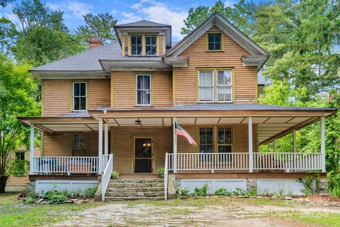 A home in Hendersonville