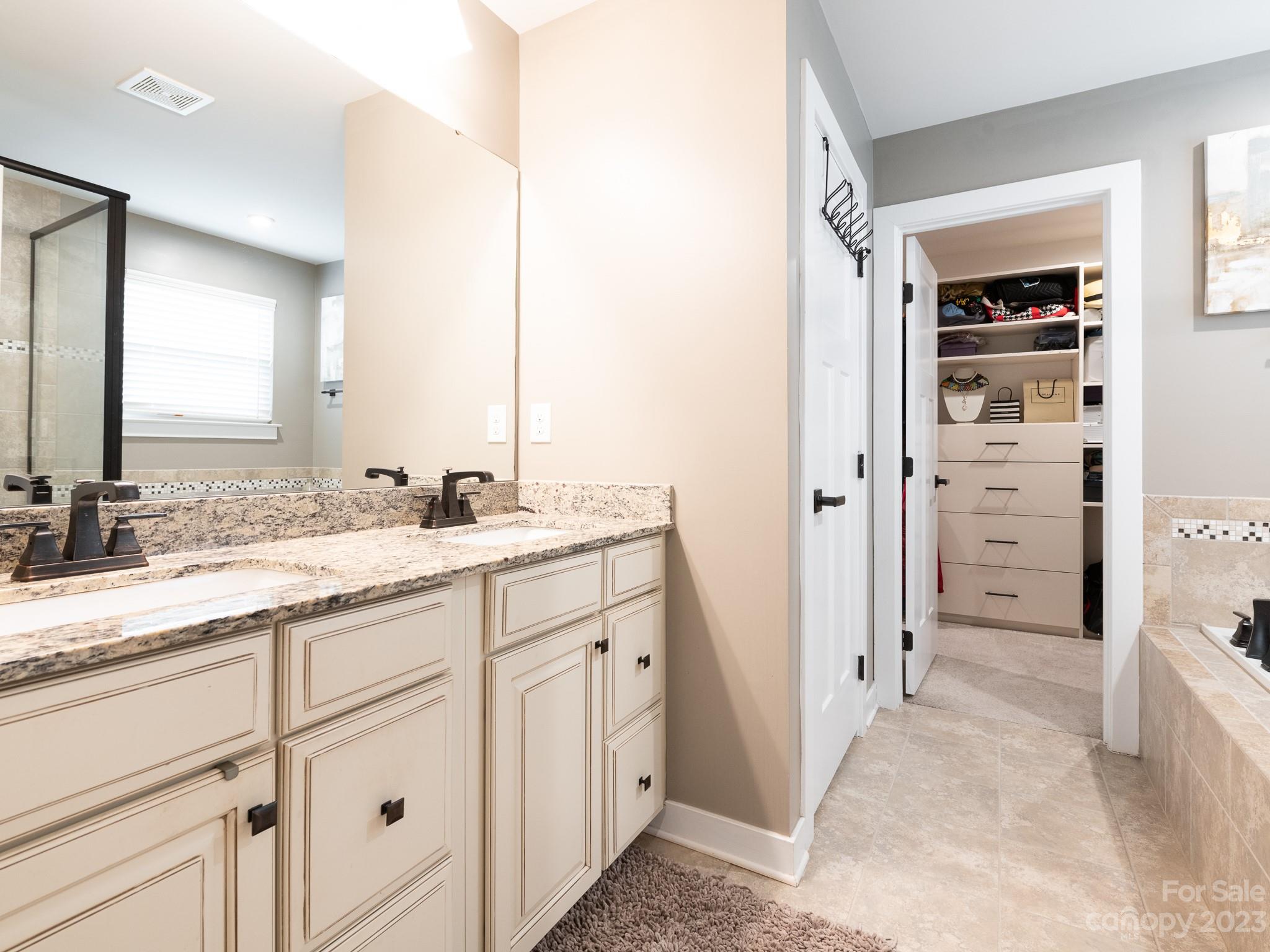 Holcomb Woods - Residential