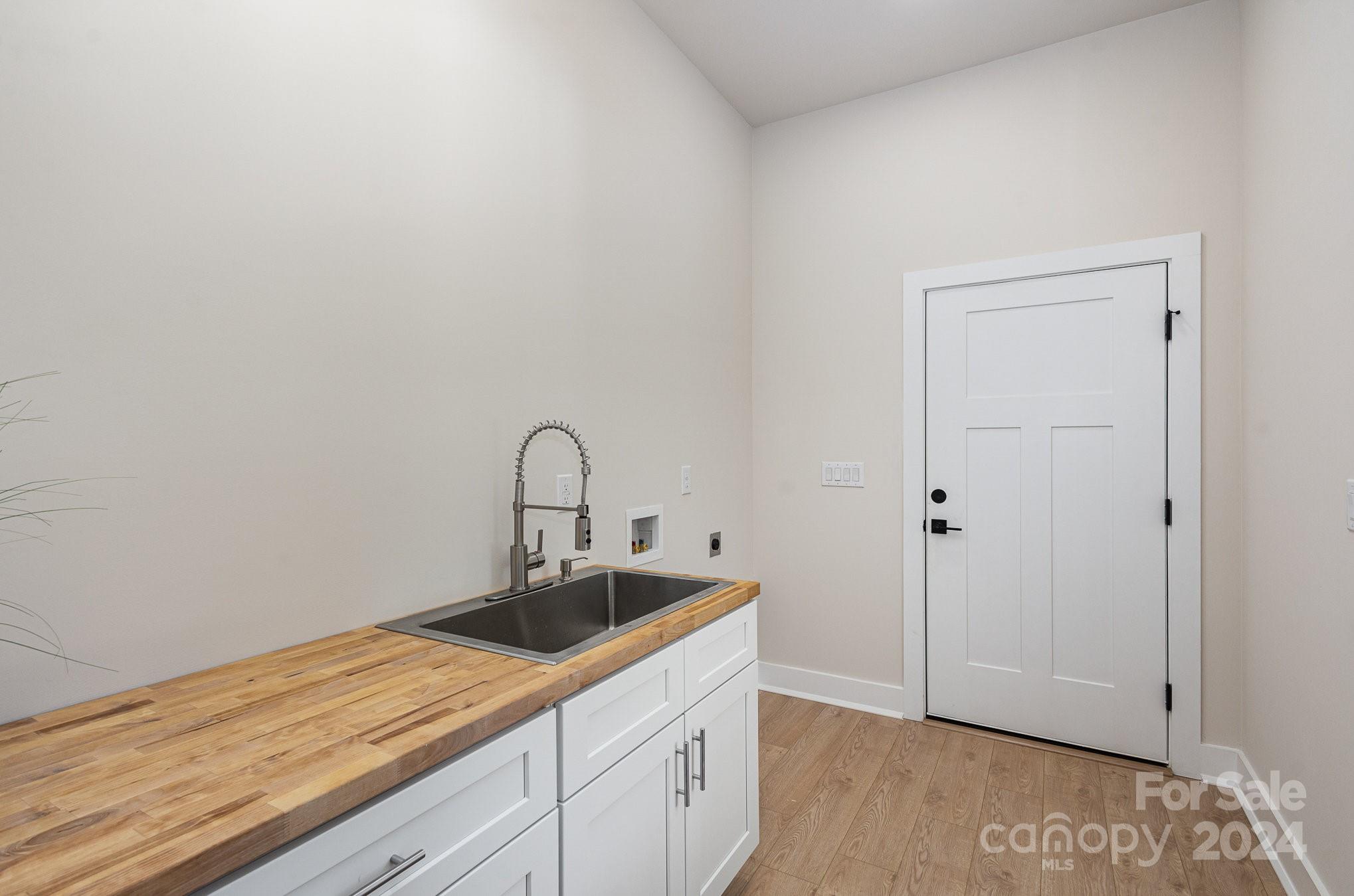 Royal Pines - Residential