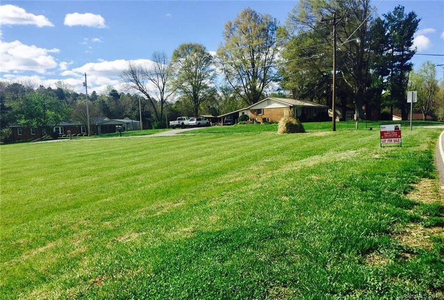 NO HOMEOWNERS ASSOCIATION! LOOKING TO BUILD? Mostly level cleared lot in a rural, QUIET setting. Pastoral views of Bell Farms. Minimum sq ft 1250 for ranch, 900 sq ft each level for split or two story. Limited building restrictions. CCR's Attachment. Utilities available but not tapped. Gas, County Water, City Sewer.
THIS LOT IS TO BE SEPARATED FROM DEED OF 207 S. GREENBRIAR. SELLER TO PAY FOR SURVEY AND DIVISION PROCESS. IT MAY ALSO BE PURCHASED WITH MLS #3251469 FOR AN ADDITIONAL $19,900.00.