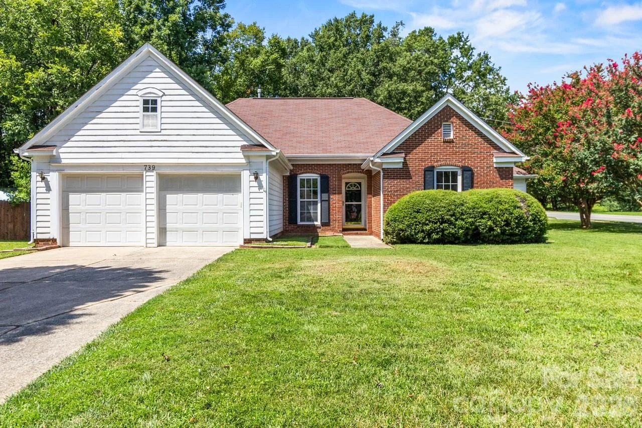 739 Oakbluff Circle, Charlotte, NC, 28216