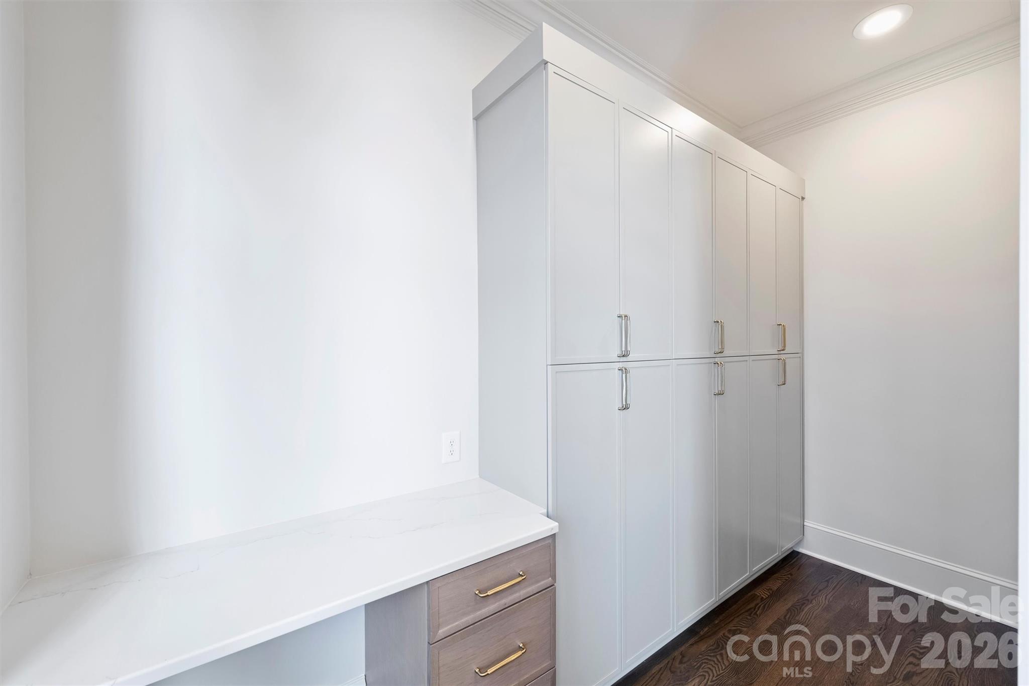 The Peninsula - Residential