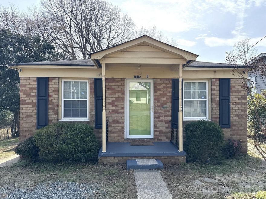 Front Unit Duplex. Freshly painted with new flooring throughout. Fantastic natural lighting creating an inviting and open feel. Please note appliances are not included.

Please note Renters Insurance is required.