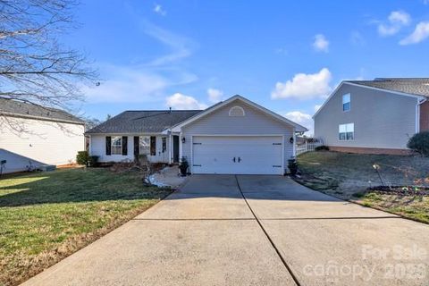 Photo of 1959 8th Street SE, Hickory, NC 28602 (MLS # 4337804)