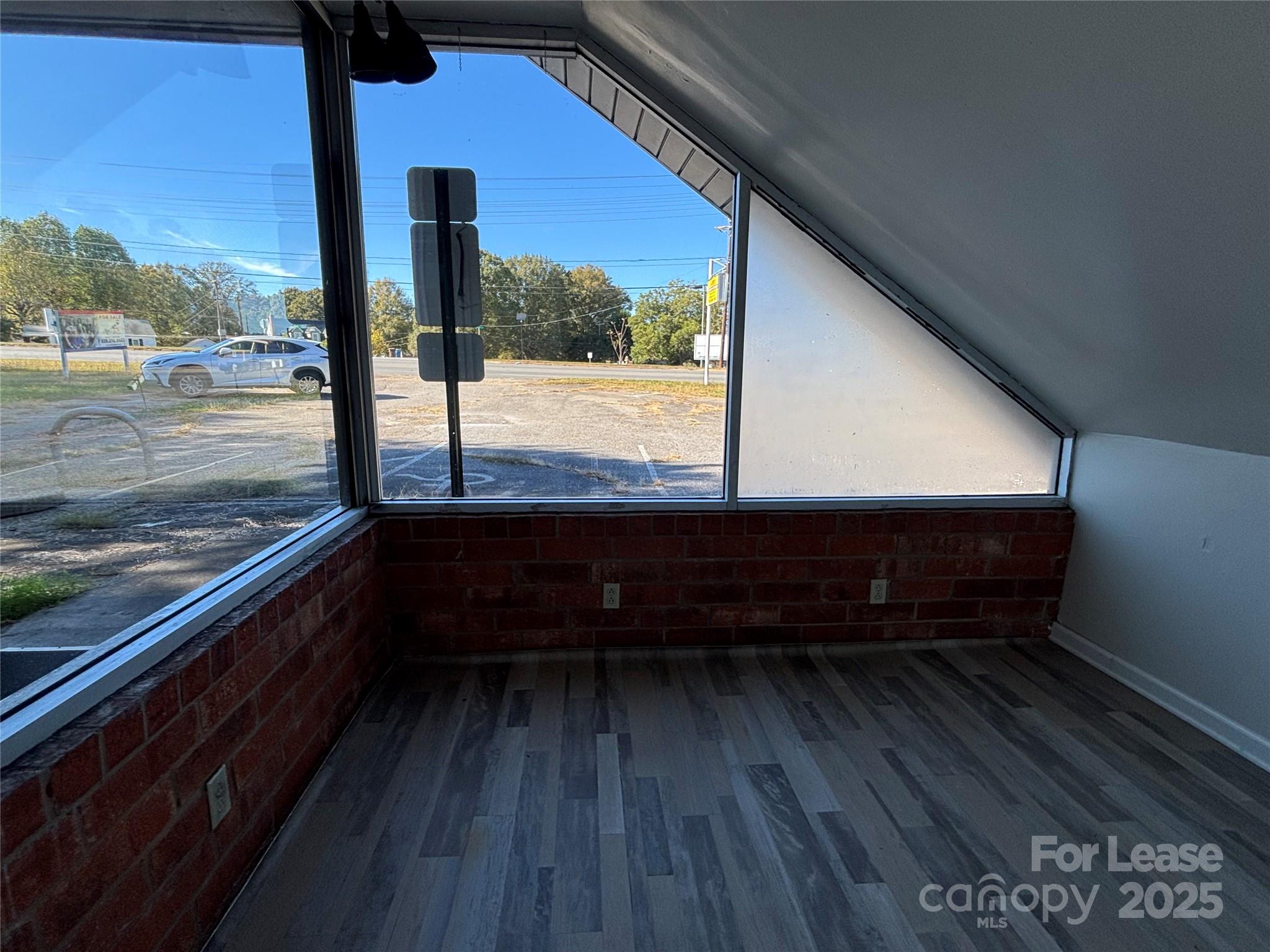 2906 Springs Road NE