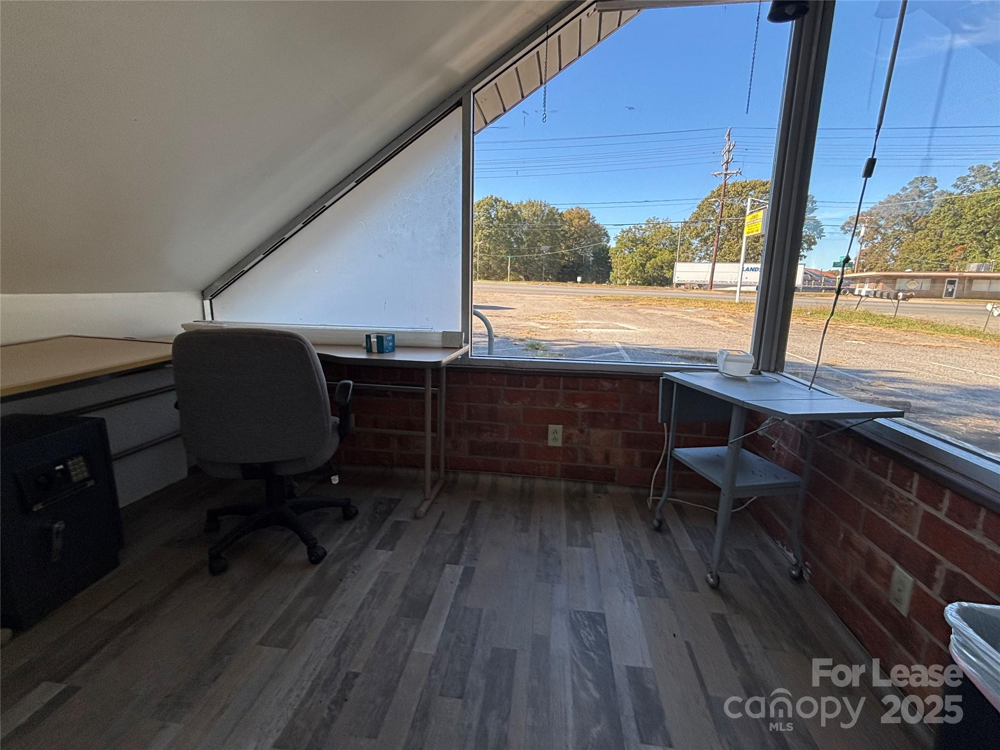 2906 Springs Road NE